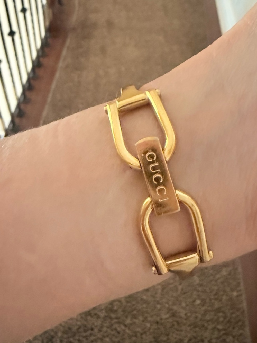 Gucci Gold Rectangular Bangle Watch - Picture 4 of 5